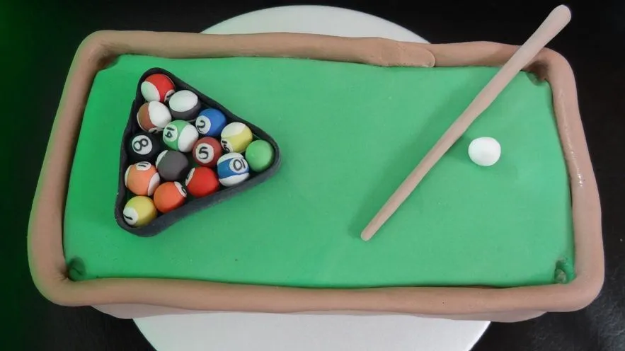 Torta en forma de mesa de pool - Imagui