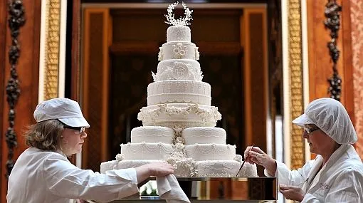 La torta de matrimonio de Guillermo y Catalina tuvo ocho pisos ...