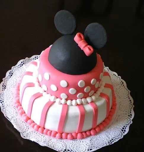 Torta de Minnie Mouse de dos pisos | minnie baby | Pinterest