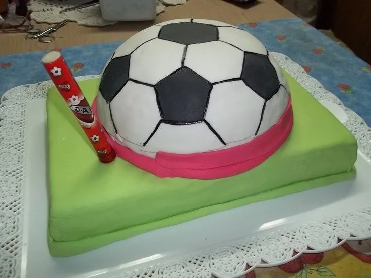 Torta pelota de futbol,para cumpleaños. | Cakes & cupcakes and ...