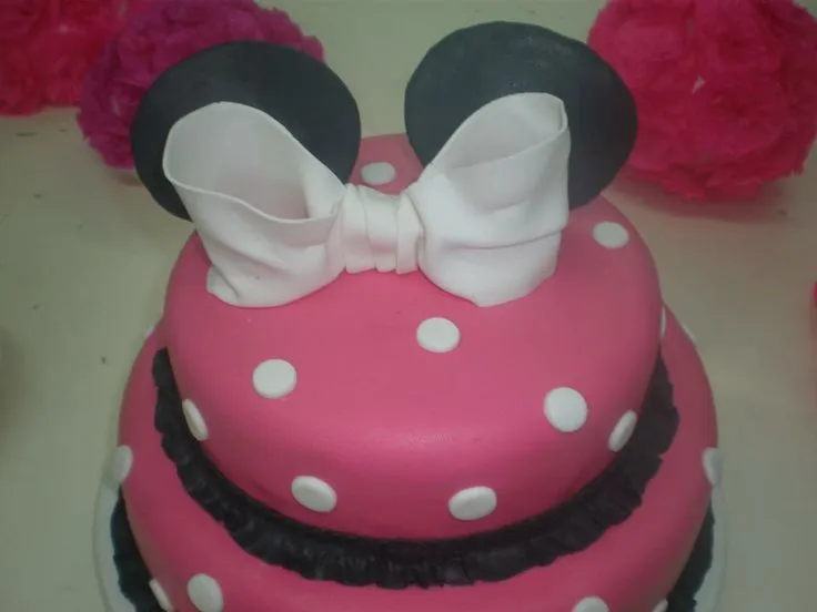 Torta principal para sweet table temática Minnie by Dulcinea de la ...