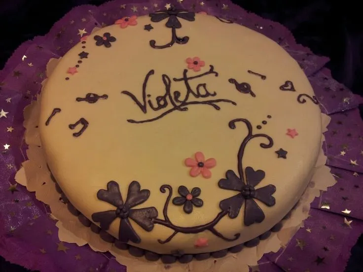 Torta de Violetta Disney | MissCakeVicky | Pinterest | Disney