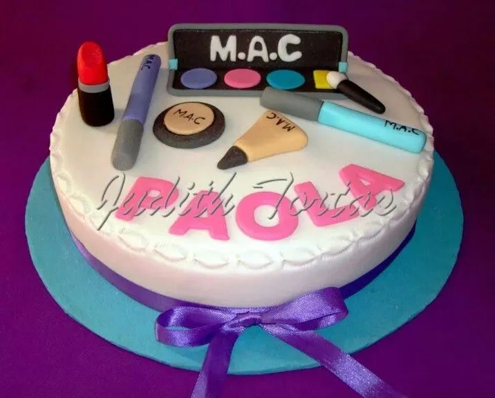 Torta decorada con fondant Make up | Tortas para Mujeres/Woman ...