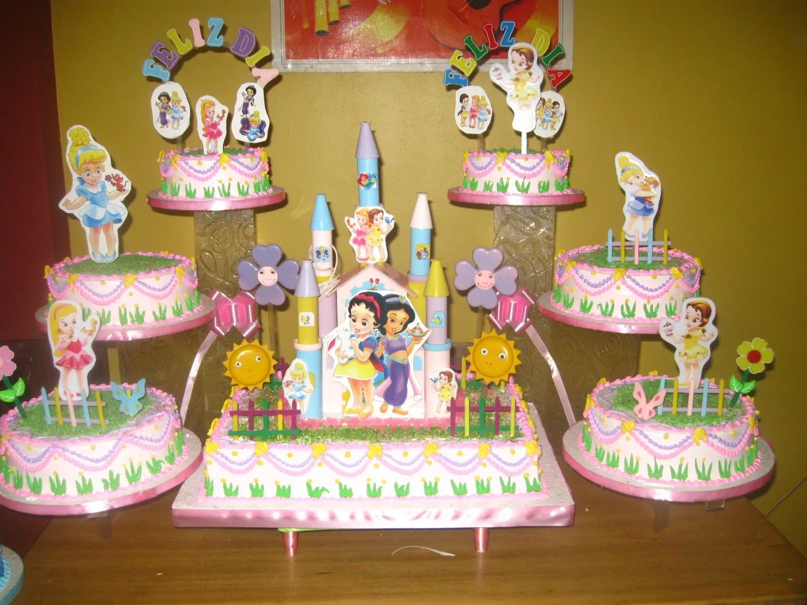 TORTAS DE ROSITA: Tortas Princesas Baby