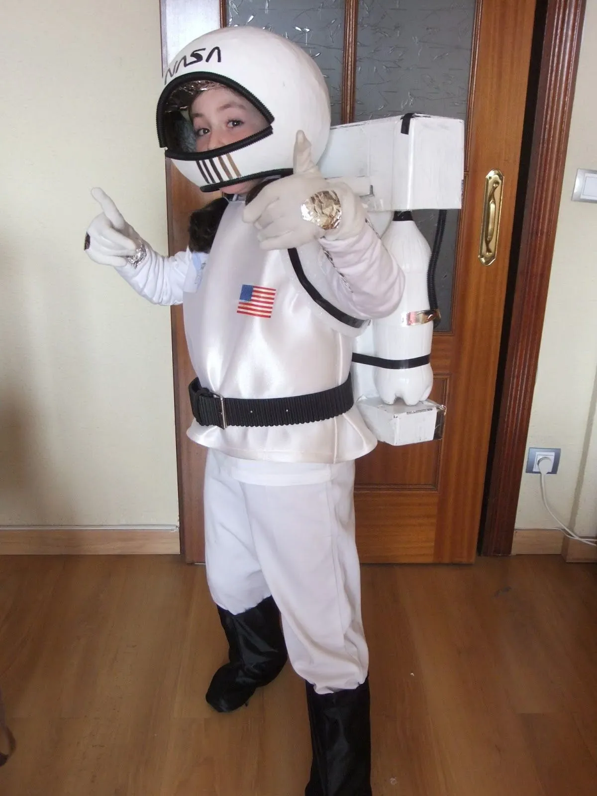 EL TALLER DE SARIVAN: Disfraz de astronauta casero...