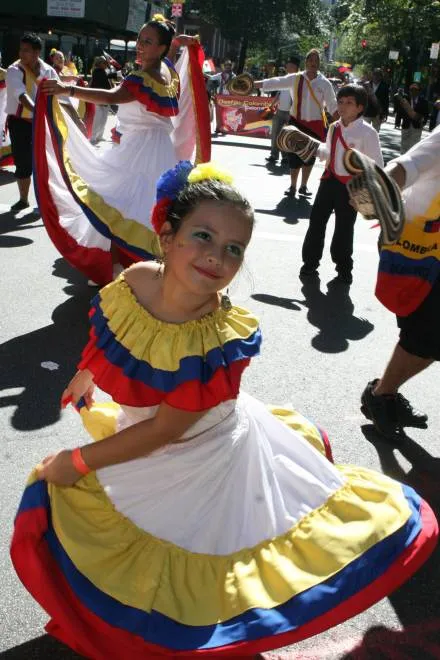 Traje tipico de la mujer colombiana - Imagui