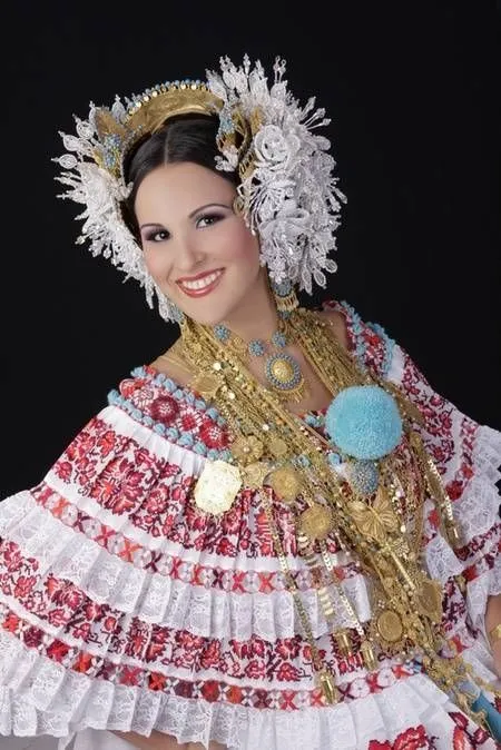El Traje Tipico de PANAMA "LA POLLERA": HISTORIA DE LA POLLERA El Traje Tipico de PANAMA "LA POLLERA": HISTORIA DE LA POLLERA