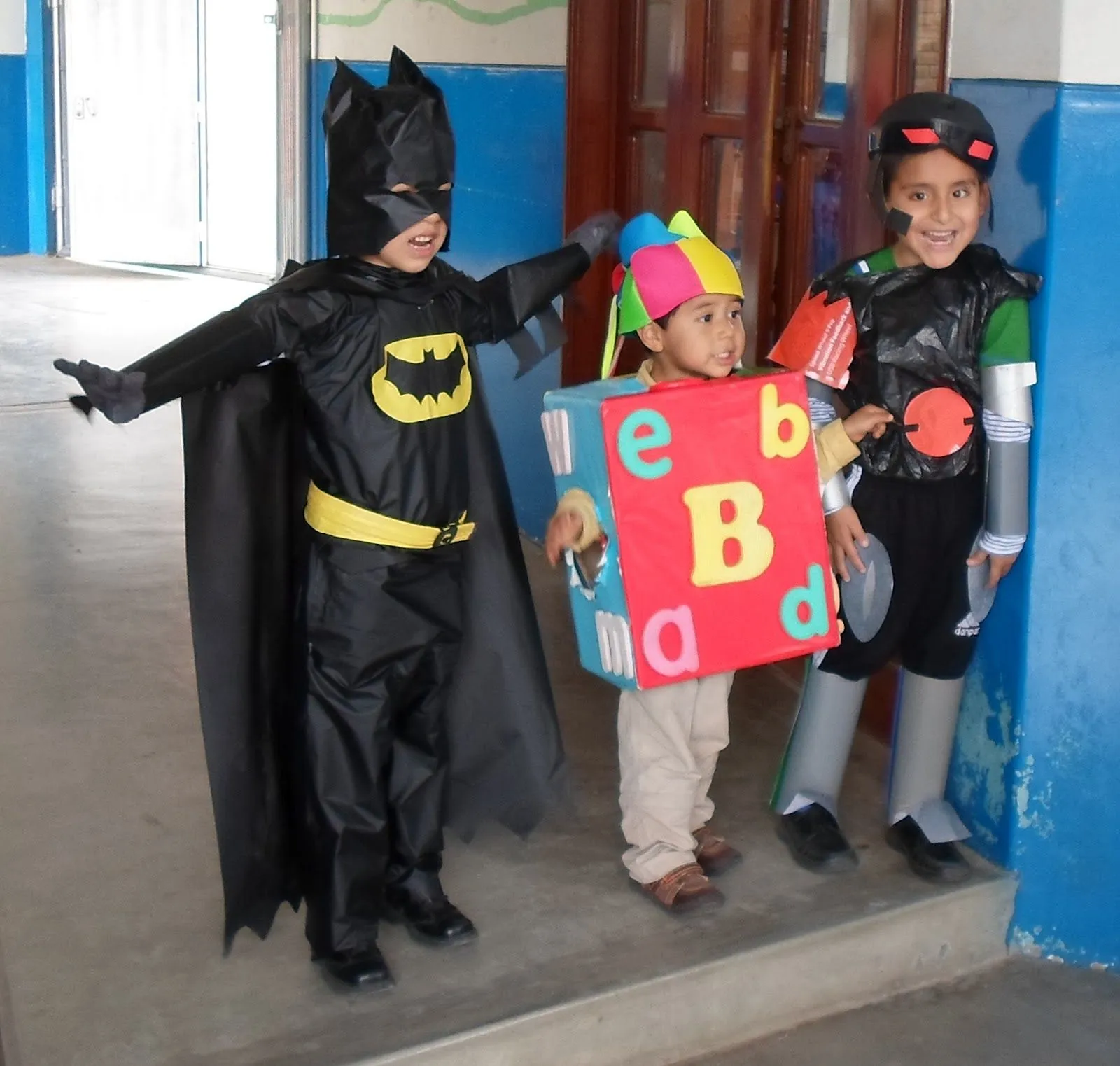 Trajes de material reciclable para niños - Imagui