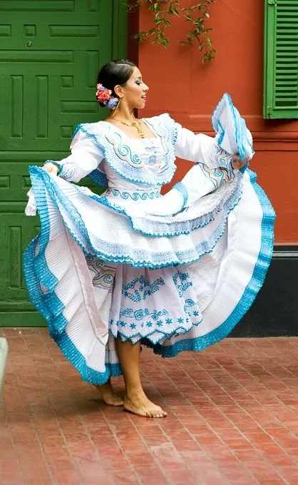 TRAJES TIPICOS DEL PERU Traditional Peruvian Dresses: La Marinera ...
