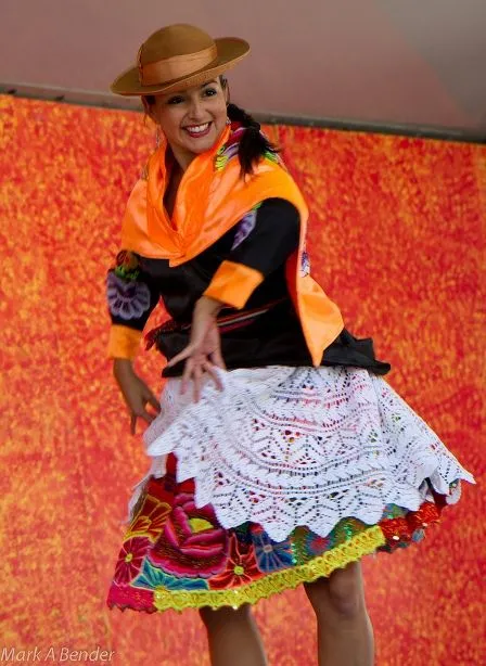 TRAJES TIPICOS DEL PERU Traditional Peruvian Dresses: Huayno de ...