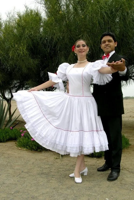 TRAJES TIPICOS DEL PERU Traditional Peruvian Dresses: Marinera ...