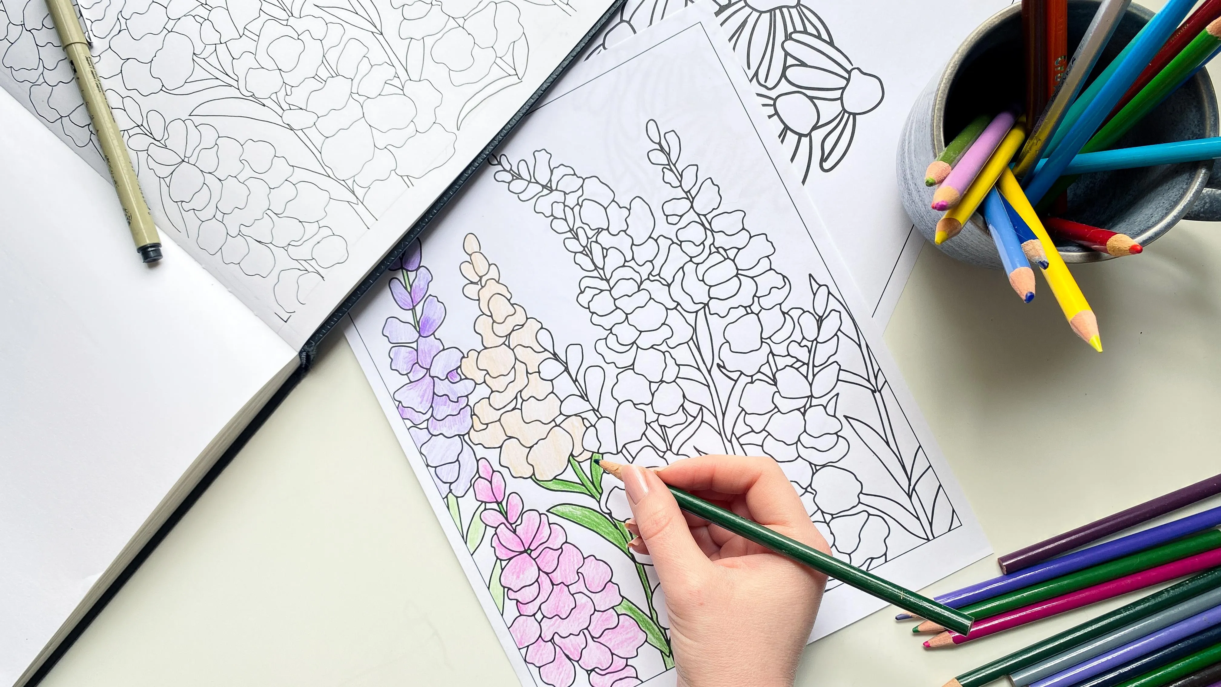 Transforma tu arte en páginas para colorear para imprimir | Shayna Sell | Skillshare Transforma tu arte en páginas para colorear para imprimir | Shayna Sell | Skillshare