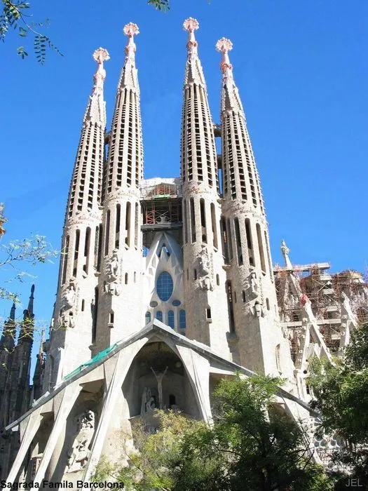 Travel Guides | routes Barcelona | Hotel | Aparthotel | Sagrada ...