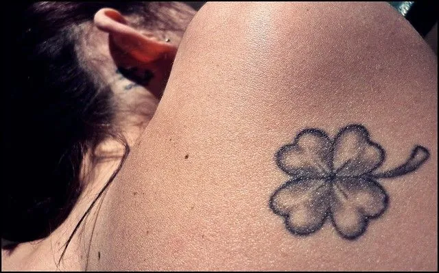 Tatuajes de trébol de cuatro hojas - Imagui