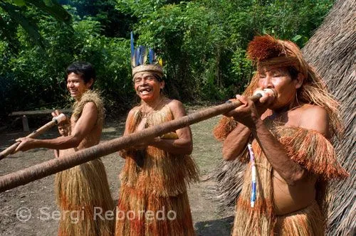 TRIBU DE LOS YAGUAS EN EL AMAZONAS PERUANO