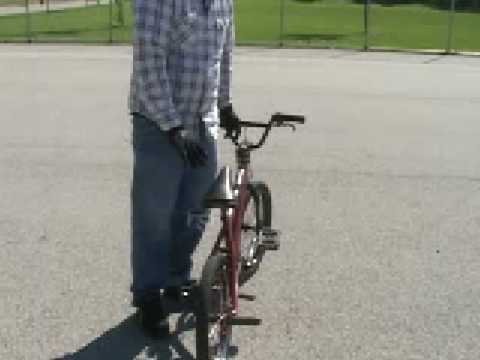 Trucos y saltos en bicicleta BMX : Cómo hacer una 180 - YouTube