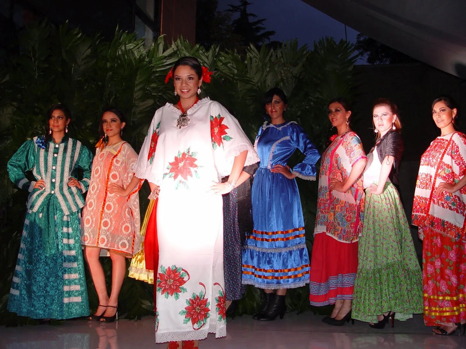 HOY TURISMO: GUERRERO PRESENTA PASARELA DE TRAJES TÍPICOS HOY TURISMO: GUERRERO PRESENTA PASARELA DE TRAJES TÍPICOS