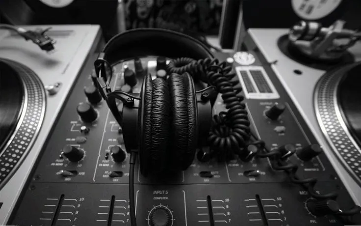 Musica on Pinterest | Beats Studio, Headphones and Tecnologia