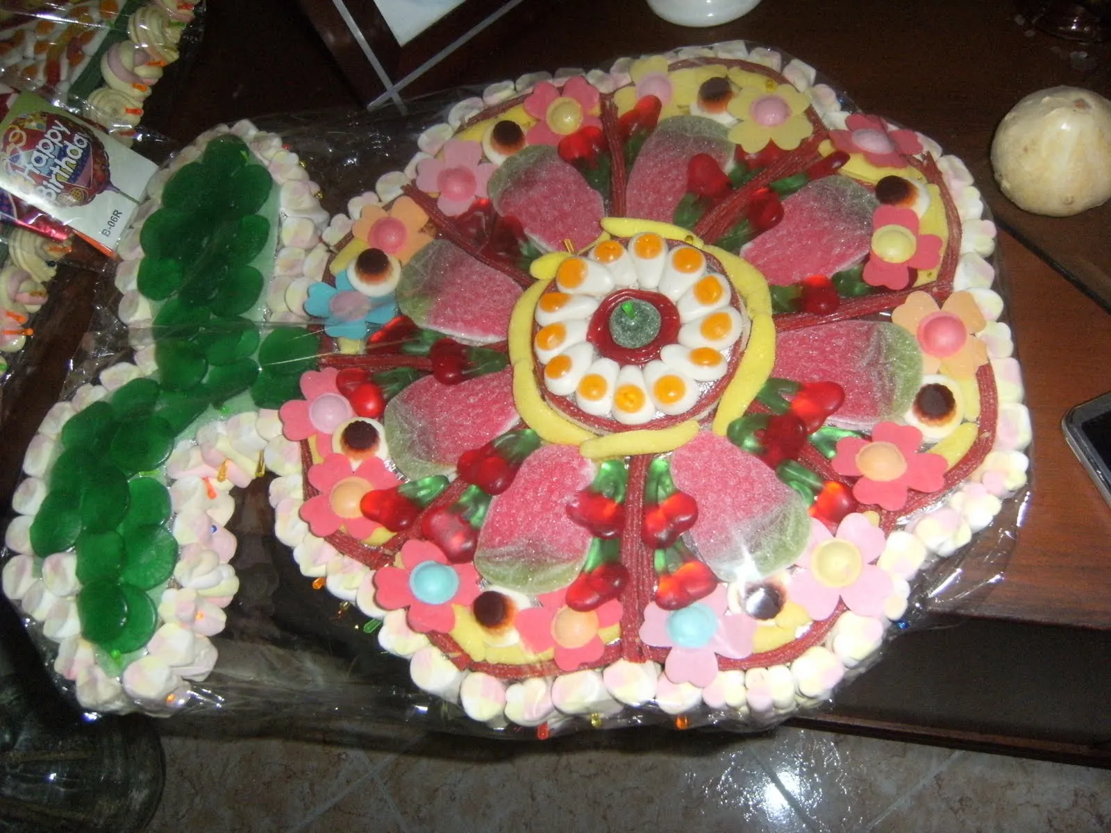 TusTartas de chuches: tarta de gominolas de flor