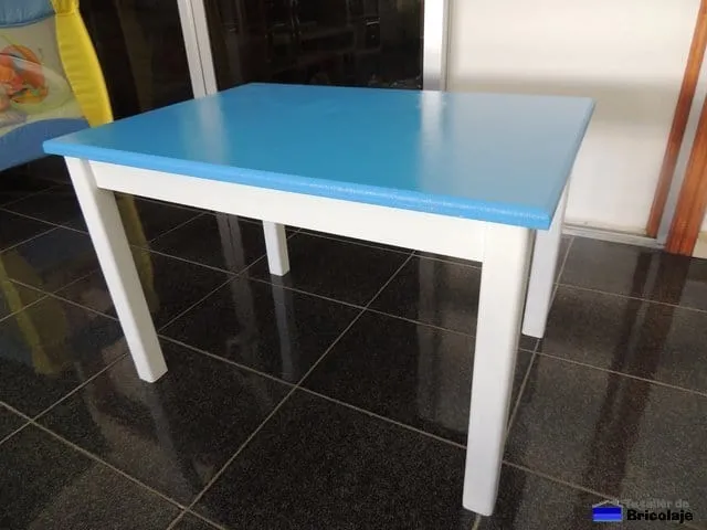 tutallerdebricolaje.com - Cómo hacer una mesa de madera para niños