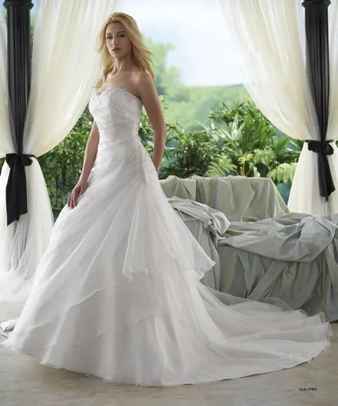 El Mundo de Los Novios: LO ÚLTIMO EN VESTIDOS DE NOVIA PARA EL 2013/ El Mundo de Los Novios: LO ÚLTIMO EN VESTIDOS DE NOVIA PARA EL 2013/