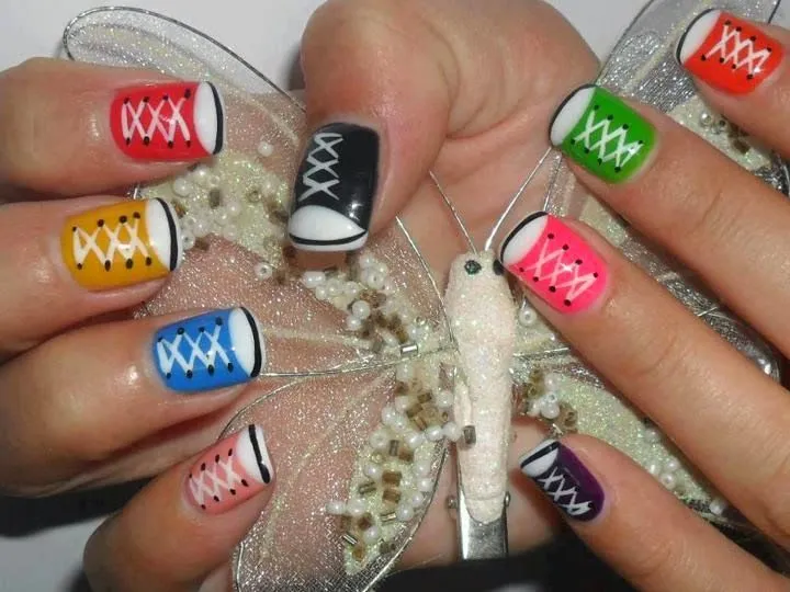 Uñas decoradas con varios estilos - decorados de uñas con all star ...