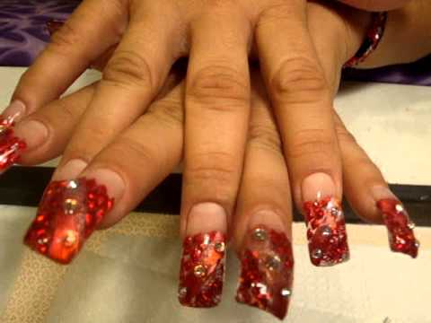 Uñas de acrilico rojas con piedras - Imagui