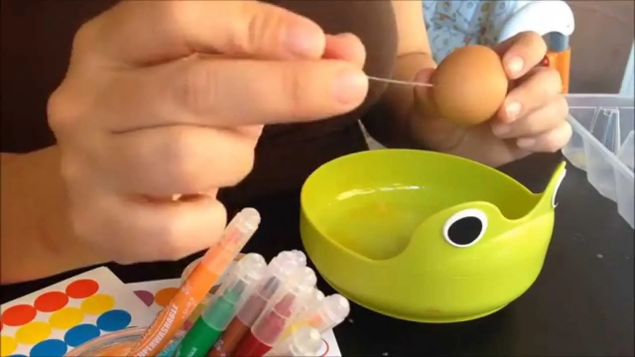 Vaciar huevos de pascua para decorar ¡rápido y fácil! :) - YouTube