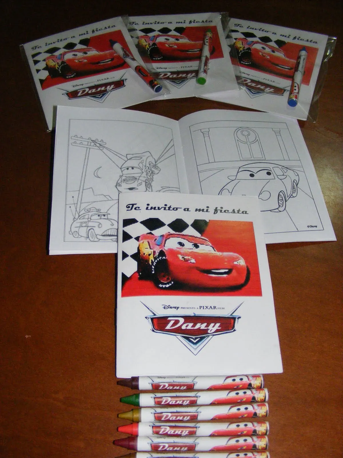 VERO SUPER FIESTAS: invitaciones de cars tipo libro para colorear