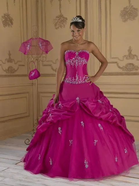 Vestido de 15 Años – Color fucsia | Vestidos de 15 años 2012 Vestido de 15 Años – Color fucsia | Vestidos de 15 años 2012