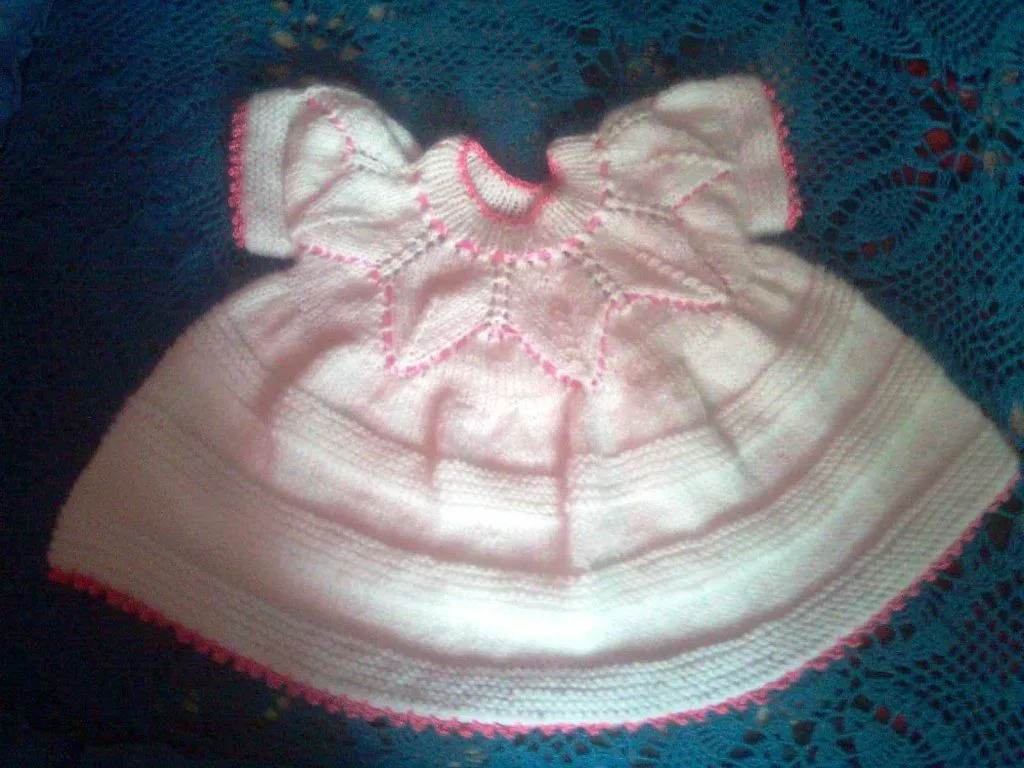 vestido a dos agujas | Aprender manualidades es facilisimo. vestido a dos agujas | Aprender manualidades es facilisimo.