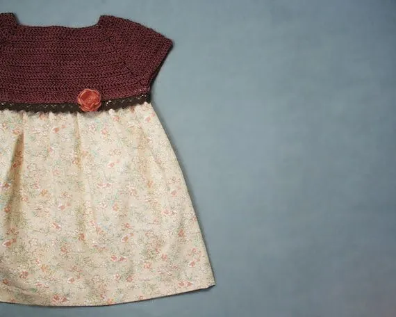 Vestido de crochet y tela para niña - Imagui