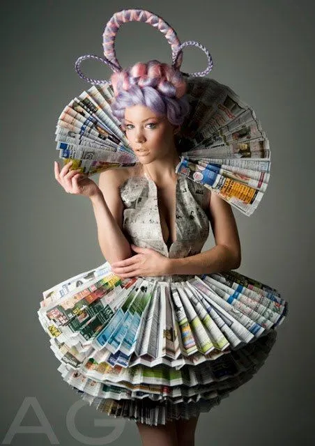 vestido elaborado con papel periodico | Reciclaje | Pinterest