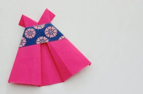 Vestido de niña en origami