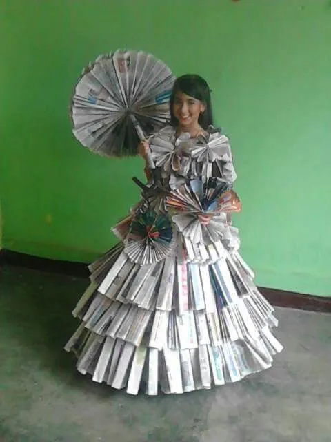 Falda Vestido de Antaño con periodico | Reciclaje | Pinterest