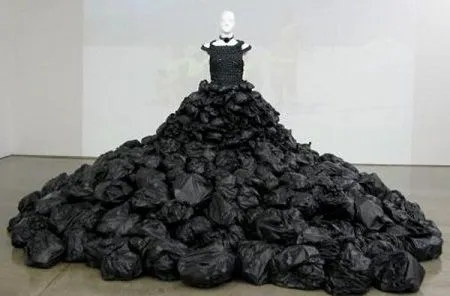 Vestidos reciclables de bolsas plasticas - Imagui