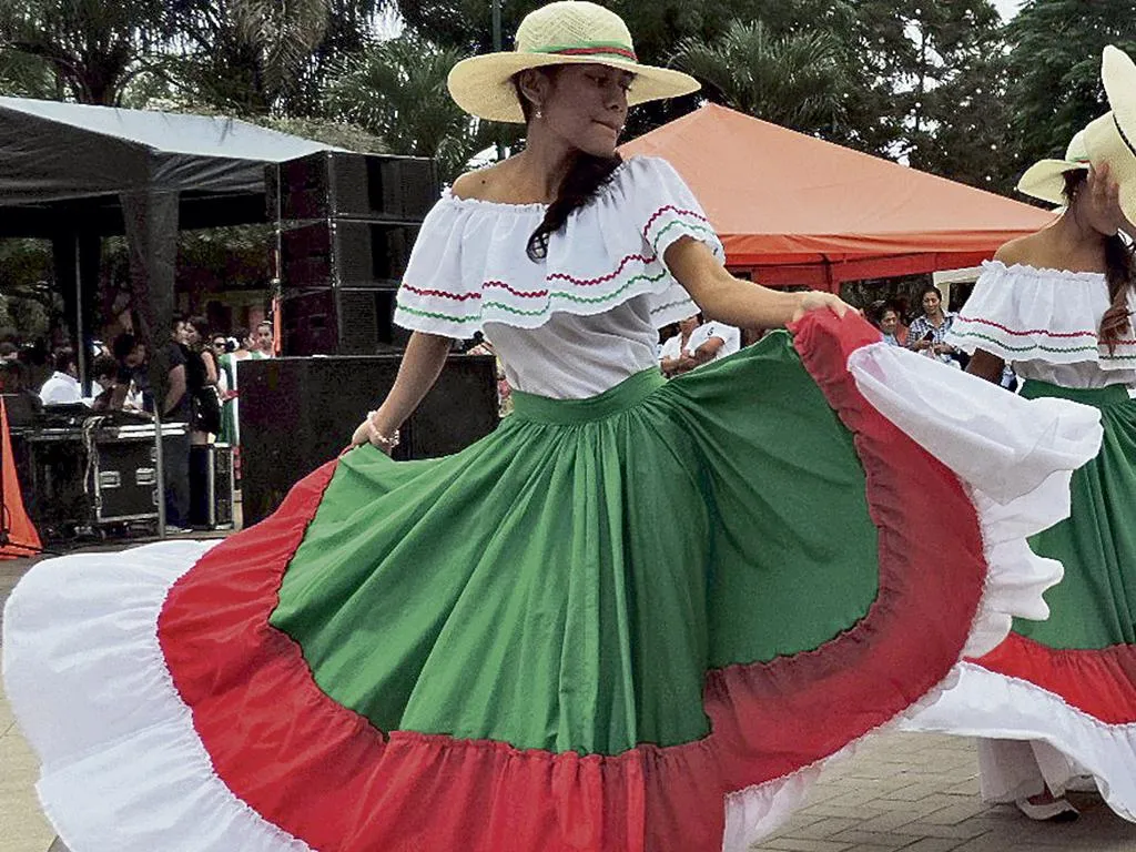 La vestimenta de la mujer montuvia Reflejaba alegría | El Diario Ecuador