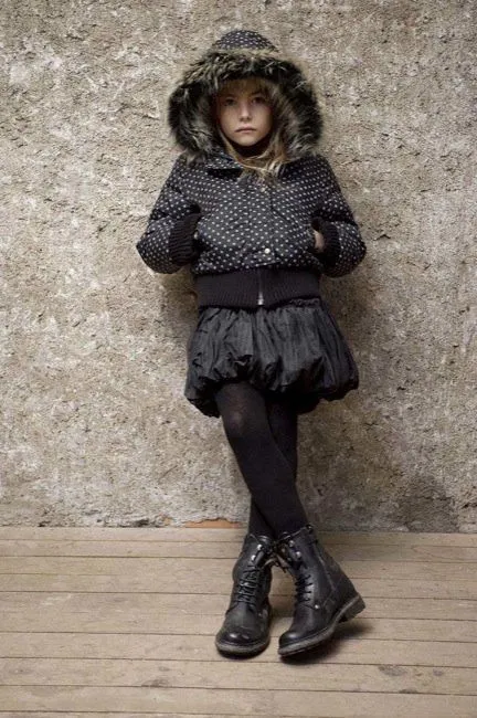 Un vestuario de invierno chic e inesperado para los peques Un vestuario de invierno chic e inesperado para los peques