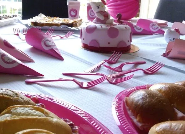 Victoria's Cakes: PASTEL de CUMPLEAÑOS de HELLO KITTY