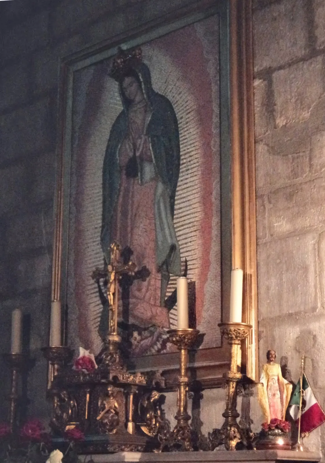  ... de La Vida: Capilla de la Virgen de Guadalupe en Notre Dame de París
