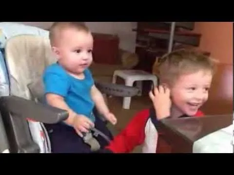 Video divertido de hermanos peleando - YouTube