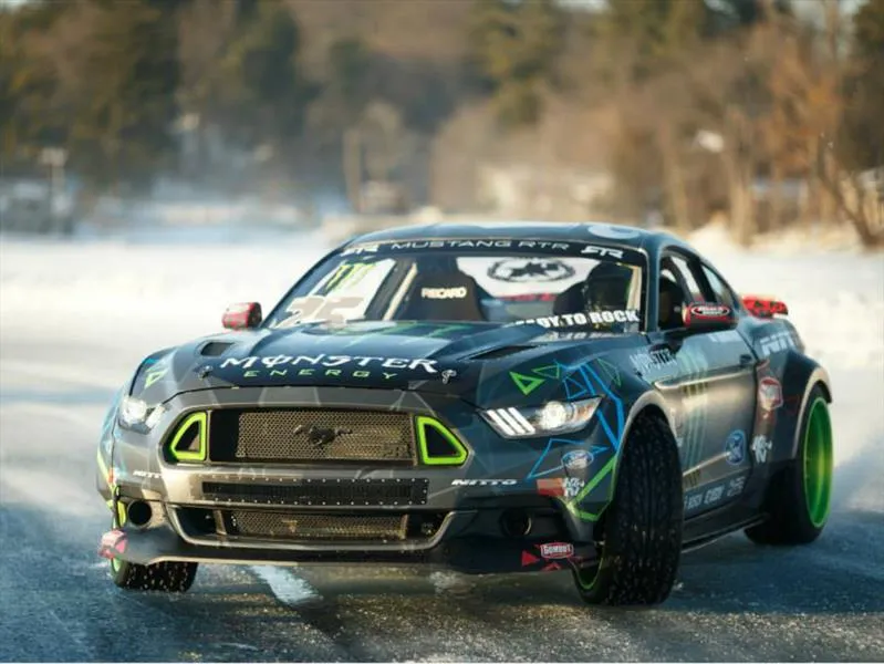 Video: Mustang RTR 2015 haciendo drift sobre hielo - Autocosmos.com