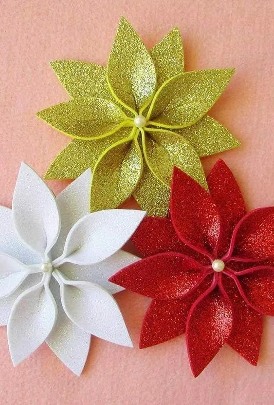 Vídeo tutorial para aprender cómo hacer flores navideñas con foami | Manualidades navideñas, Manualidades, Decoracion navideña manualidades Vídeo tutorial para aprender cómo hacer flores navideñas con foami | Manualidades navideñas, Manualidades, Decoracion navideña manualidades