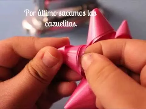 VIDEOS DE TUTORIAL. COMO HACER LAZOS O MO OS PARA REGALO. | Videos ... VIDEOS DE TUTORIAL. COMO HACER LAZOS O MO OS PARA REGALO. | Videos ...