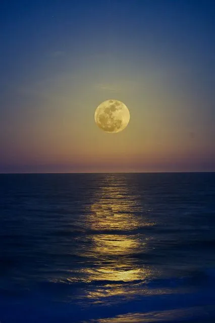 Villa Mara — “Divina calma del mar donde la luna dilata largo...