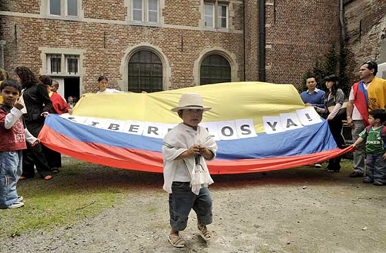 VISION POLITICA....: COLOMBIA HARTA DE LOS SECUESTROS DE LAS FARC....