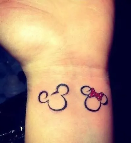 I would love to have matching tattoos like this someday <3 ...