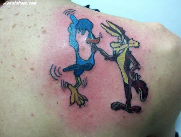 Tatuaje de fantini - Looney Tunes Correcaminos Coyote