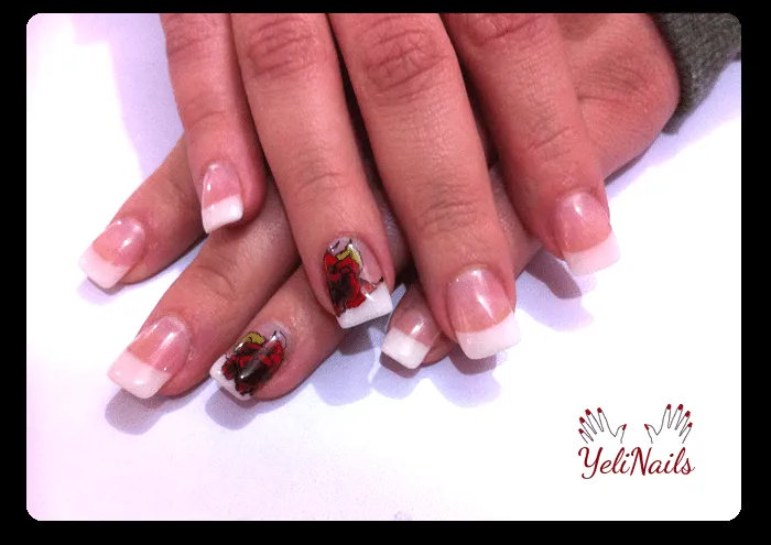 Yelinails: Uñas acrílicas francesas, con rosas rojas. Yelinails: Uñas acrílicas francesas, con rosas rojas.