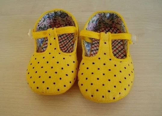 Como hacer zapatos para bebé en tela